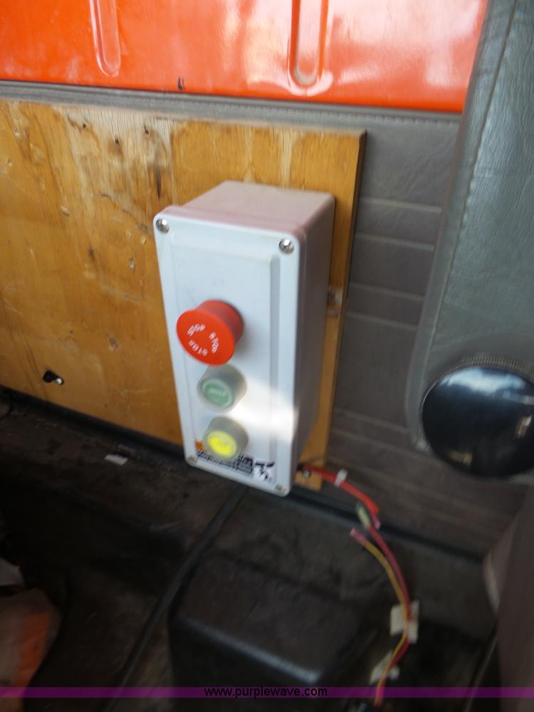 image for item BL9633 1999 International 4900 dump truck