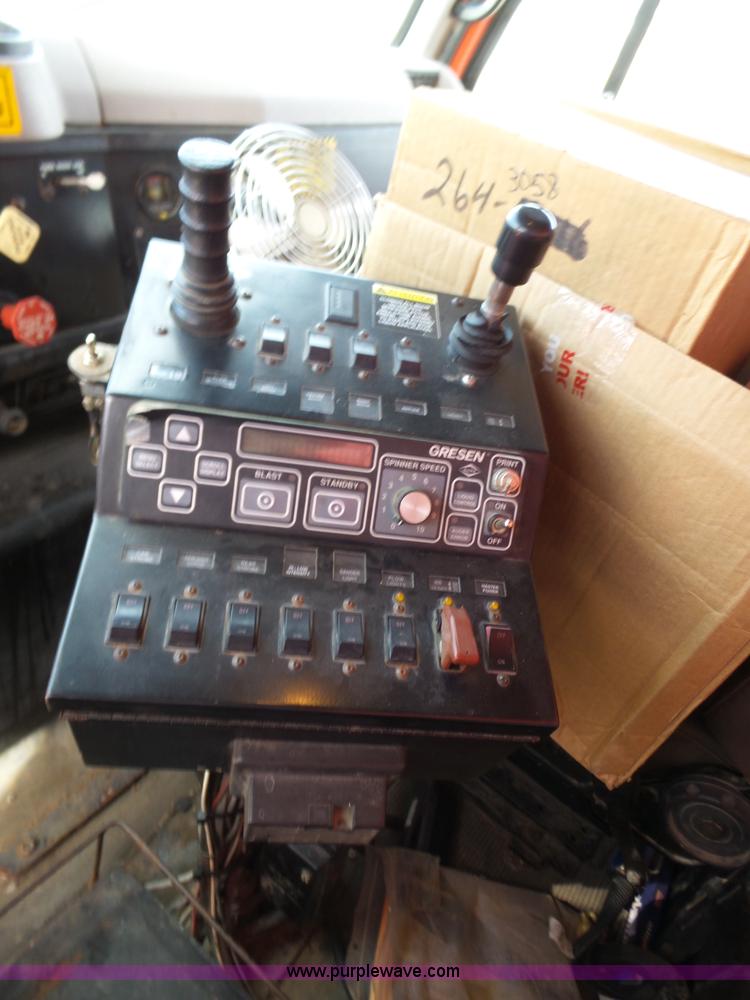 image for item BL9633 1999 International 4900 dump truck