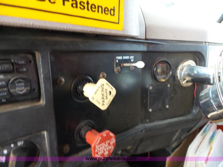 image for item BL9633 1999 International 4900 dump truck