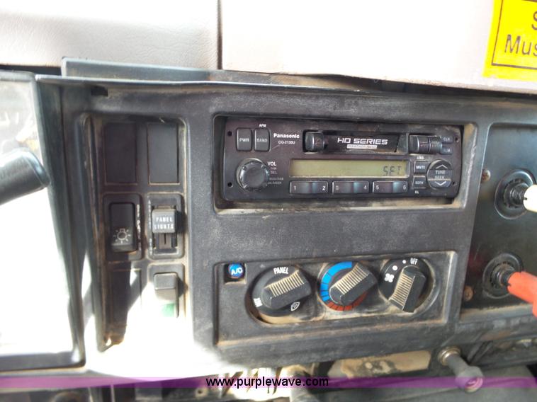 image for item BL9633 1999 International 4900 dump truck