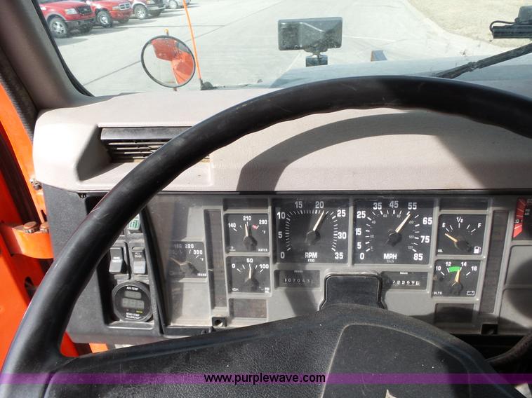 image for item BL9633 1999 International 4900 dump truck