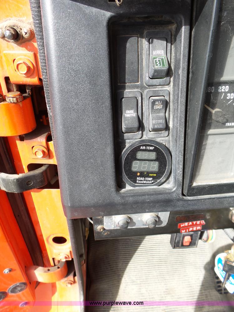 image for item BL9633 1999 International 4900 dump truck