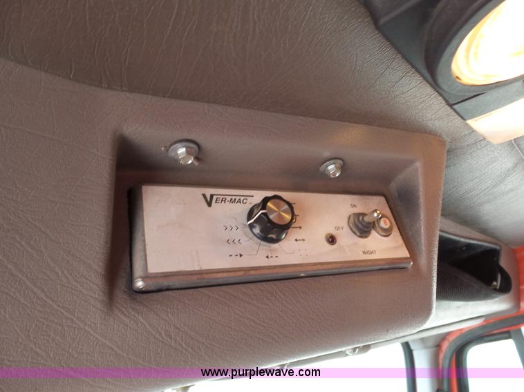 image for item BL9633 1999 International 4900 dump truck