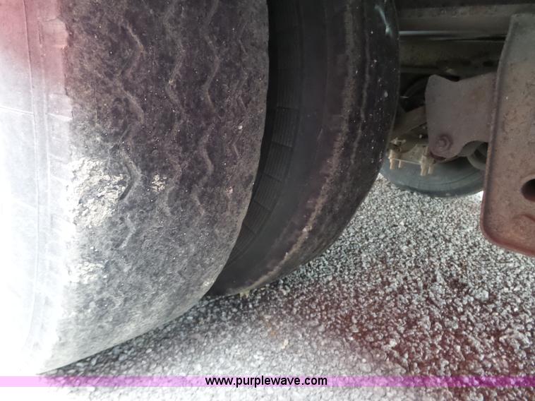 image for item BL9637 1994 Landoll 343-31 tilt deck trailer