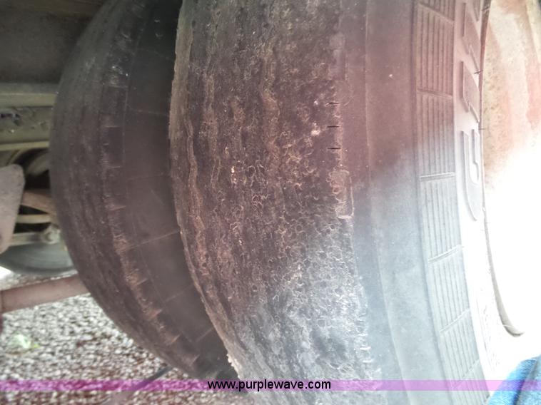 image for item BL9637 1994 Landoll 343-31 tilt deck trailer