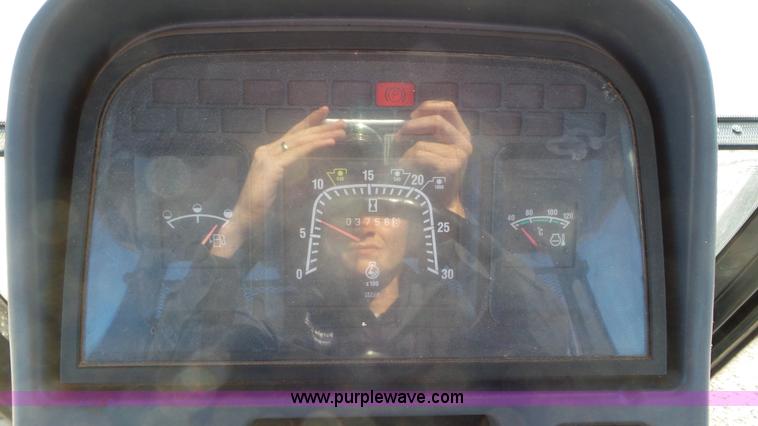 image for item J6211 2000 Ford TS100 tractor