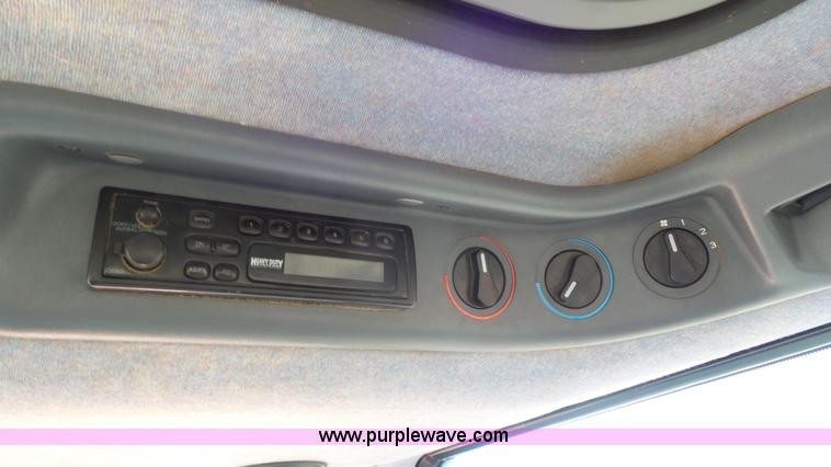 image for item J6211 2000 Ford TS100 tractor