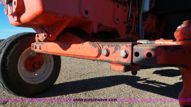 image for item J6211 2000 Ford TS100 tractor