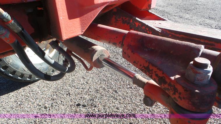 image for item J6211 2000 Ford TS100 tractor