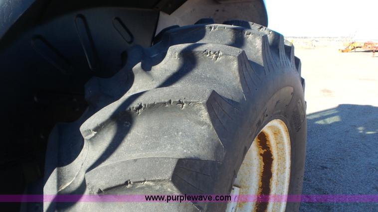 image for item J6211 2000 Ford TS100 tractor