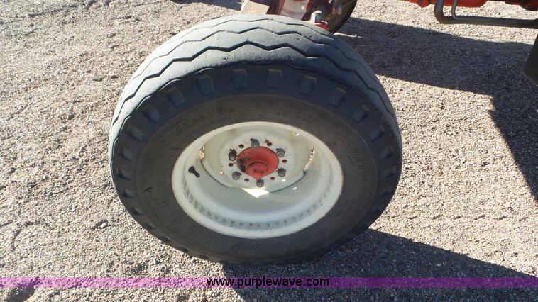 image for item J6211 2000 Ford TS100 tractor