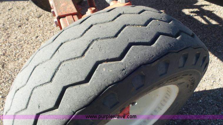 image for item J6211 2000 Ford TS100 tractor