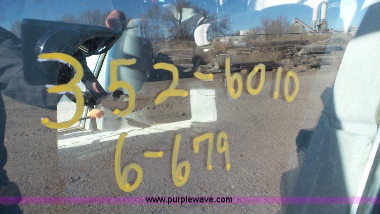 image for item J6211 2000 Ford TS100 tractor