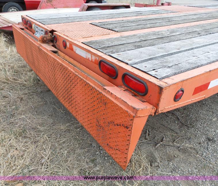 image for item J6276 2002 Evaco Superline D012T242T tilt deck trailer