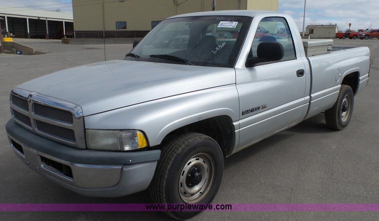 image for item J6290 2001 Dodge Ram 1500 pickup truck