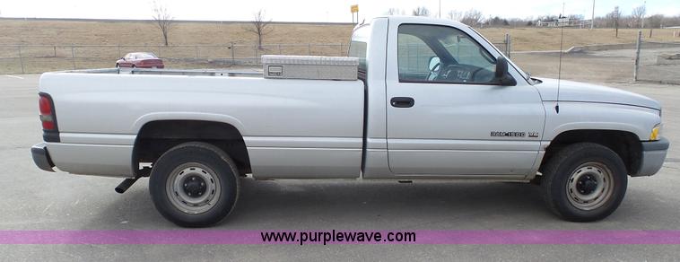 image for item J6290 2001 Dodge Ram 1500 pickup truck