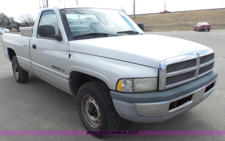 image for item J6290 2001 Dodge Ram 1500 pickup truck