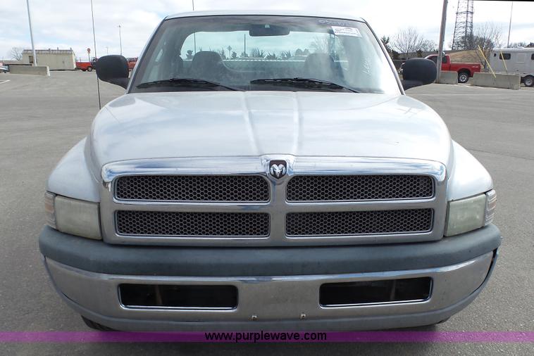 image for item J6290 2001 Dodge Ram 1500 pickup truck