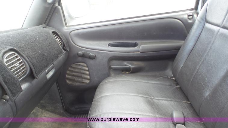 image for item J6290 2001 Dodge Ram 1500 pickup truck