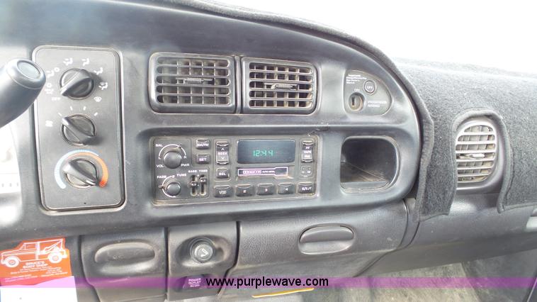 image for item J6290 2001 Dodge Ram 1500 pickup truck