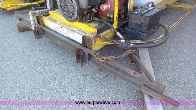 image for item K6911 1997 Westheffer FG50F20K20M weed sprayer