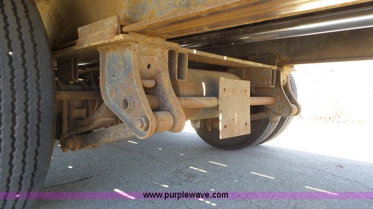 image for item K6921 2001 Trail Eze PDLX20TC tilt deck trailer