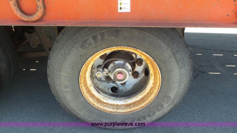 image for item K6921 2001 Trail Eze PDLX20TC tilt deck trailer