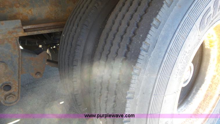 image for item K6921 2001 Trail Eze PDLX20TC tilt deck trailer