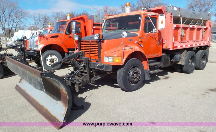 image for item K6922 1997 International 4900 dump truck