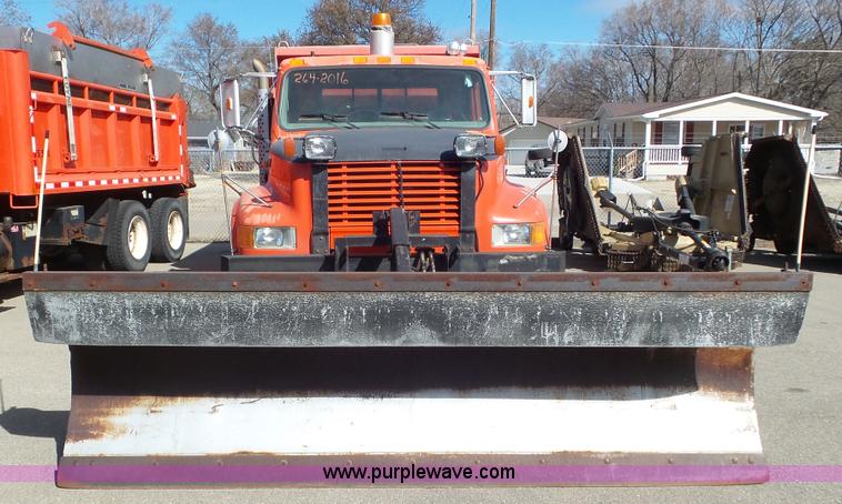 image for item K6922 1997 International 4900 dump truck