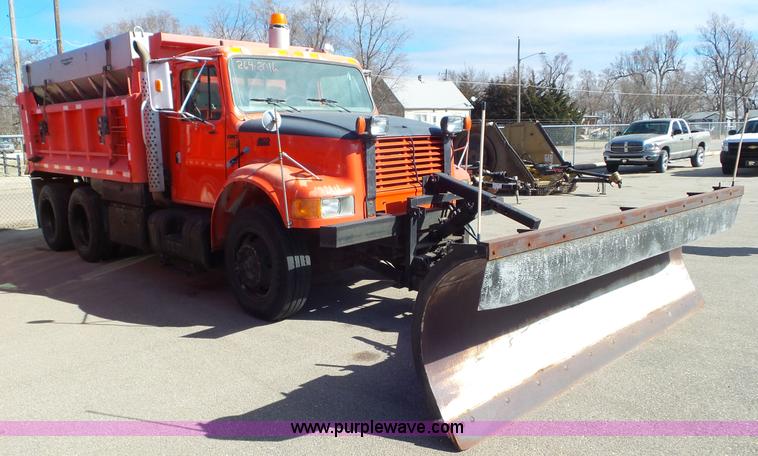 image for item K6922 1997 International 4900 dump truck