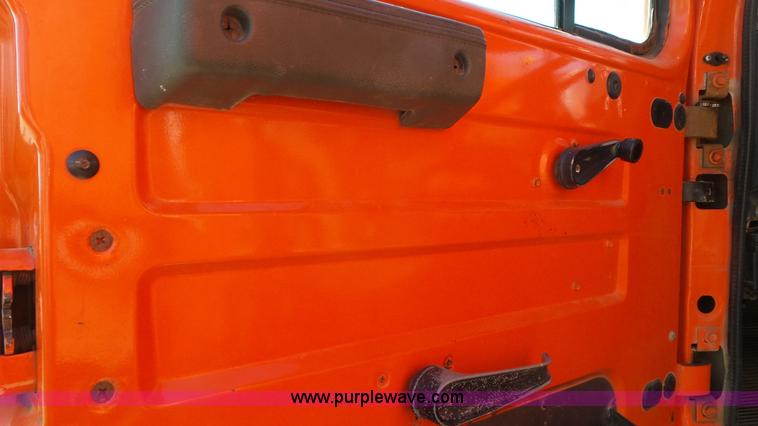 image for item K6922 1997 International 4900 dump truck