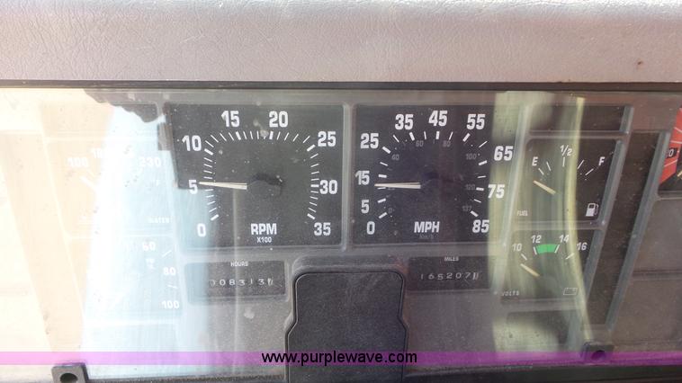 image for item K6922 1997 International 4900 dump truck