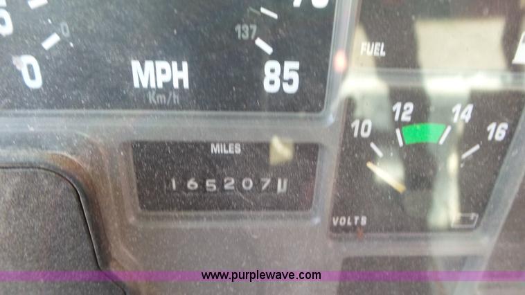 image for item K6922 1997 International 4900 dump truck