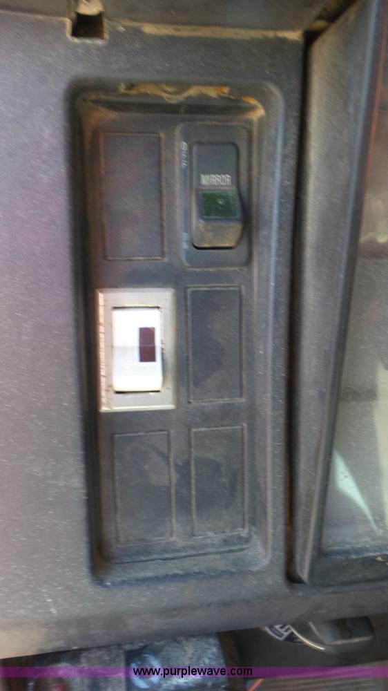 image for item K6922 1997 International 4900 dump truck