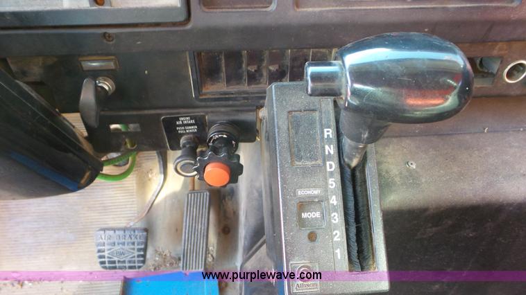 image for item K6922 1997 International 4900 dump truck