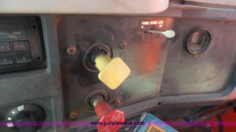 image for item K6922 1997 International 4900 dump truck