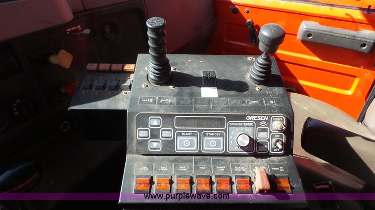 image for item K6922 1997 International 4900 dump truck