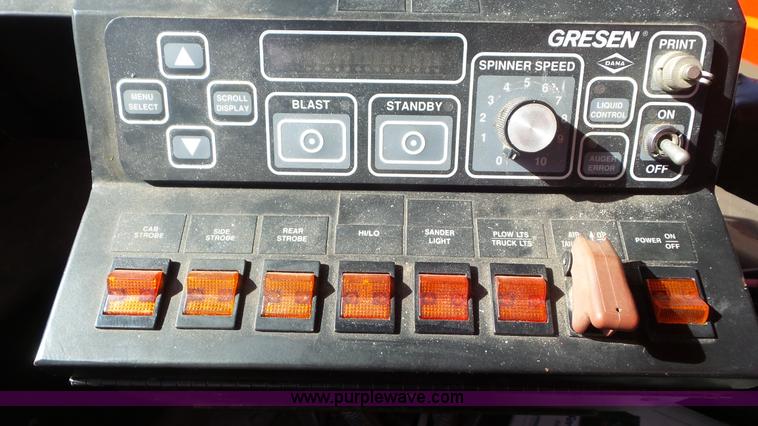 image for item K6922 1997 International 4900 dump truck