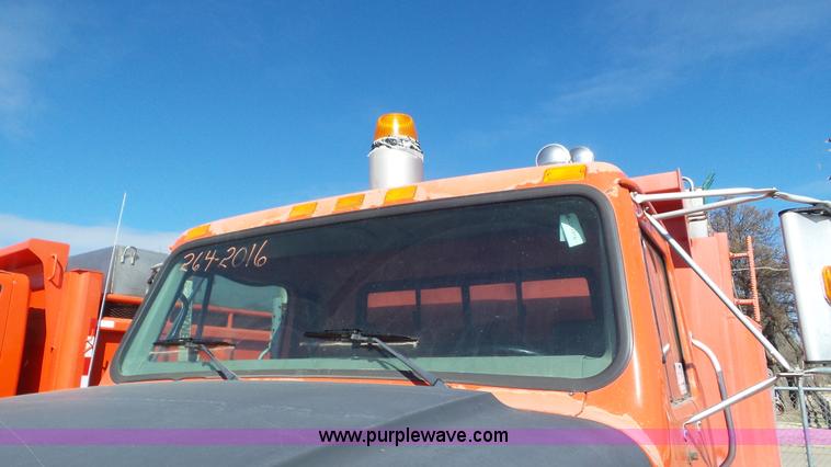 image for item K6922 1997 International 4900 dump truck