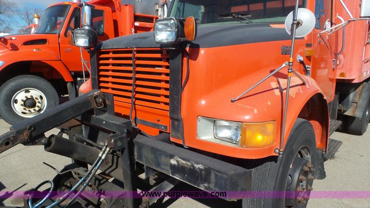 image for item K6922 1997 International 4900 dump truck