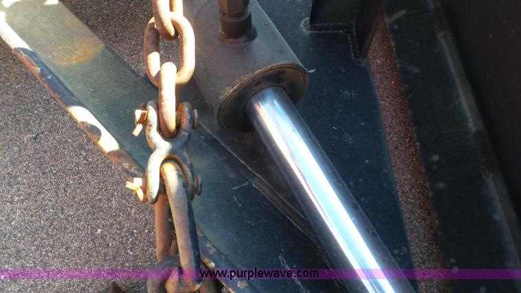 image for item K6922 1997 International 4900 dump truck