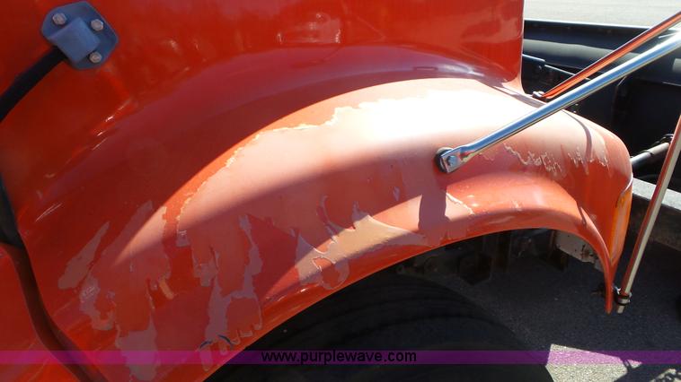 image for item K6922 1997 International 4900 dump truck