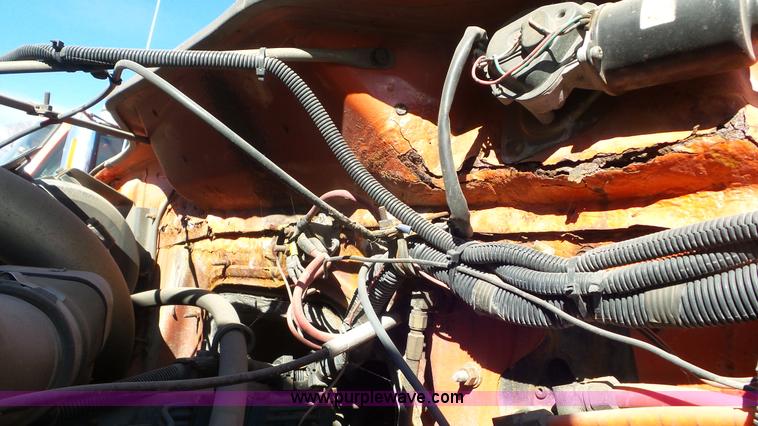 image for item K6922 1997 International 4900 dump truck