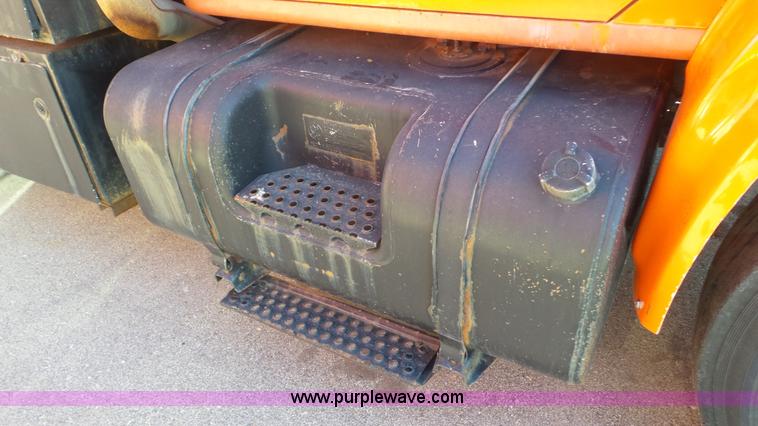 image for item K6922 1997 International 4900 dump truck