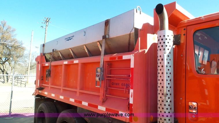 image for item K6922 1997 International 4900 dump truck