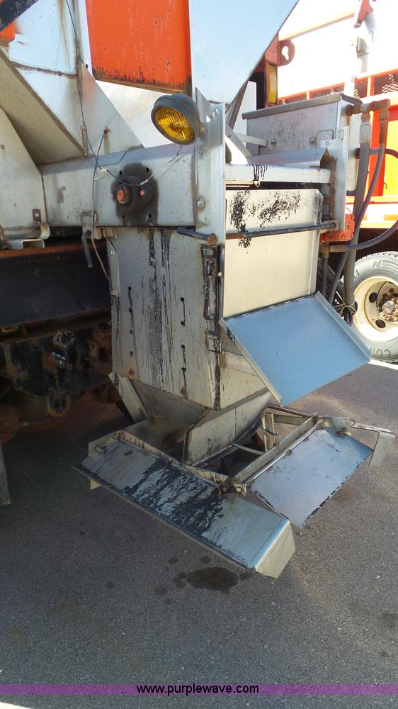 image for item K6922 1997 International 4900 dump truck