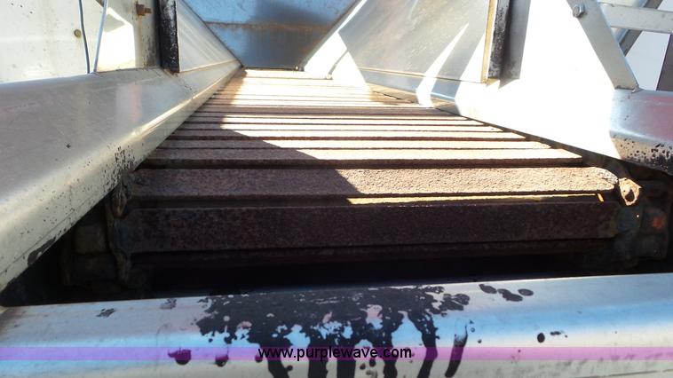 image for item K6922 1997 International 4900 dump truck