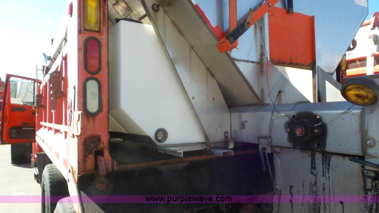 image for item K6922 1997 International 4900 dump truck