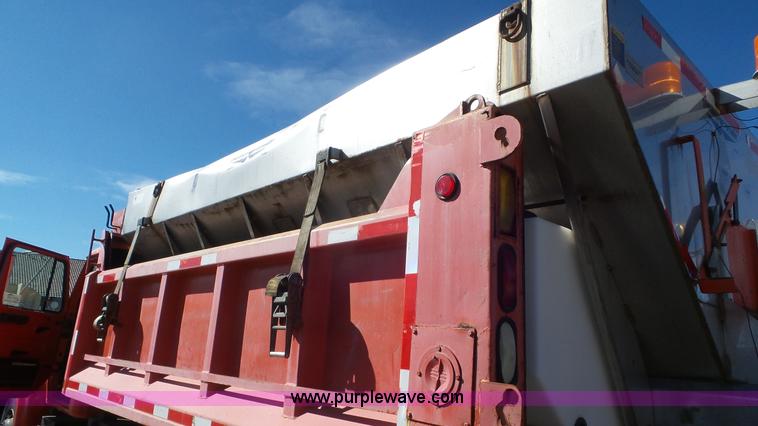 image for item K6922 1997 International 4900 dump truck